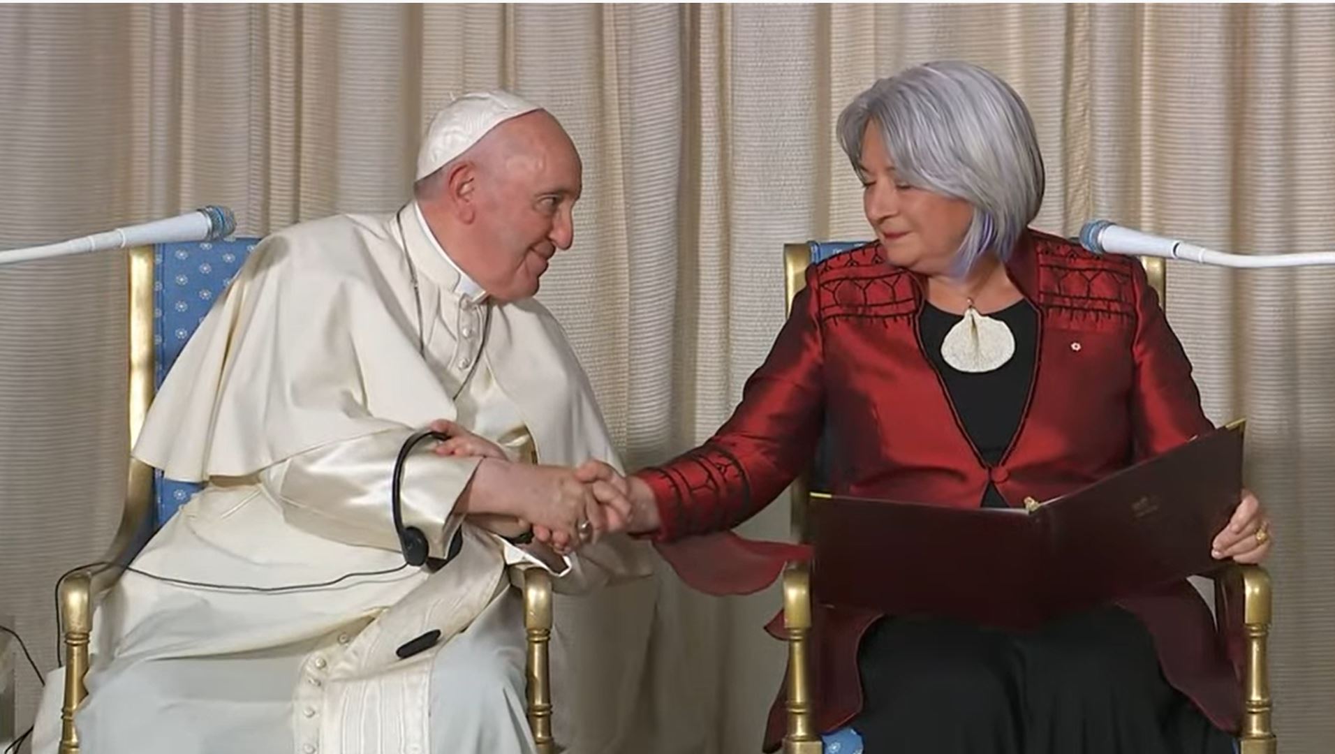 Pope and Mary shake hands